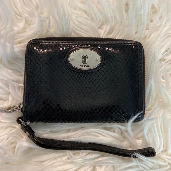 Fossil Accessories - Fossil Wallet/ Wristlet  in excellent condition